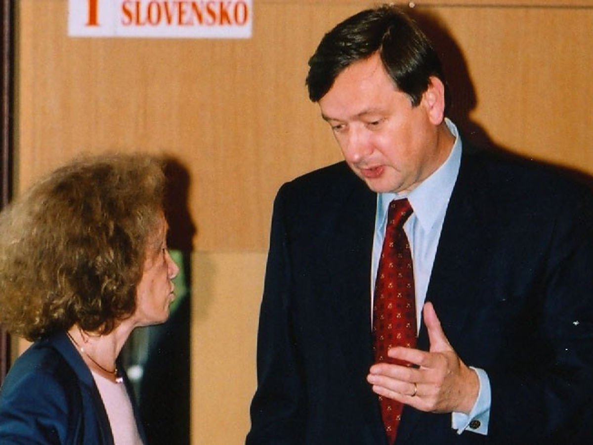 Collegium Funding Meeting IV, 2002