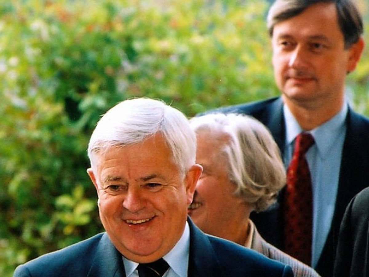 Collegium Funding Meeting IV, 2002